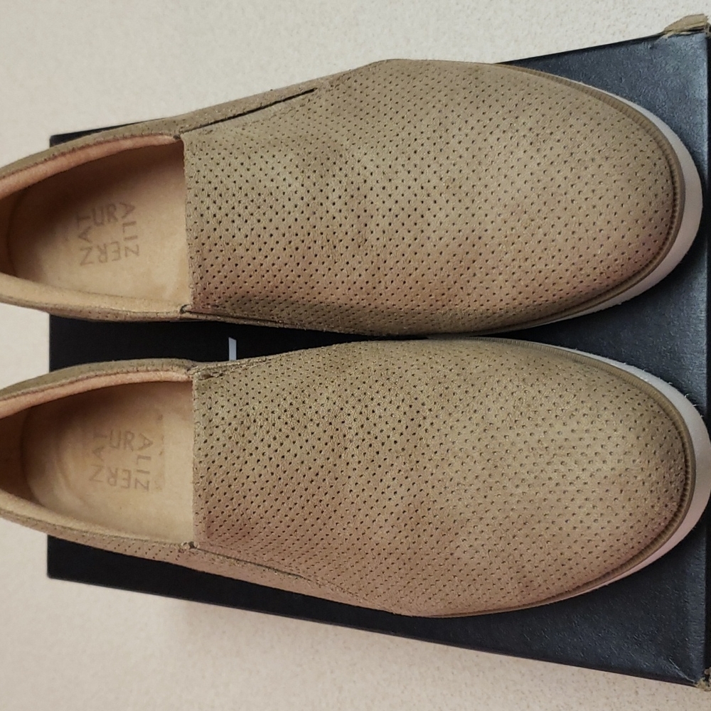 FLASH SALE!! Naturalizer Zophie2 Oatmeal slip ons 9.5M NIB